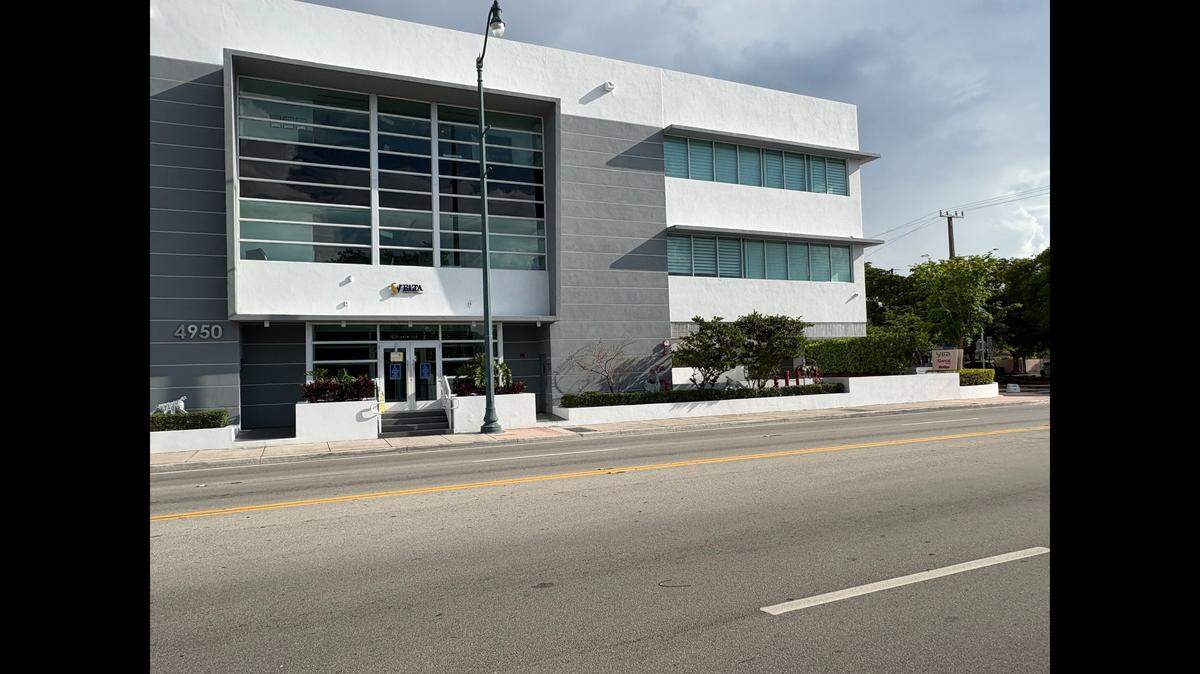 Two Svelta Plastic Surgery patients died within a month of each other recently. The Coral Gables office surgery center at 4950 SW Eighth St. used to be called Seduction Cosmetic Center. Same management, same doctors, much smaller signage on the building. Two Svelta Plastic Surgery patients died within a month of each other recently. The Coral Gables office surgery center at 4950 SW Eighth St. used to be called Seduction Cosmetic Center. Same management, same doctors, much smaller signage on the building.